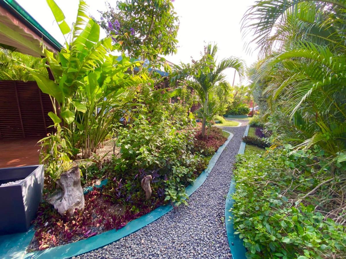 Titalee Lodge 3 Villas Autour D'Une Piscine Saint-Francois  Bagian luar foto